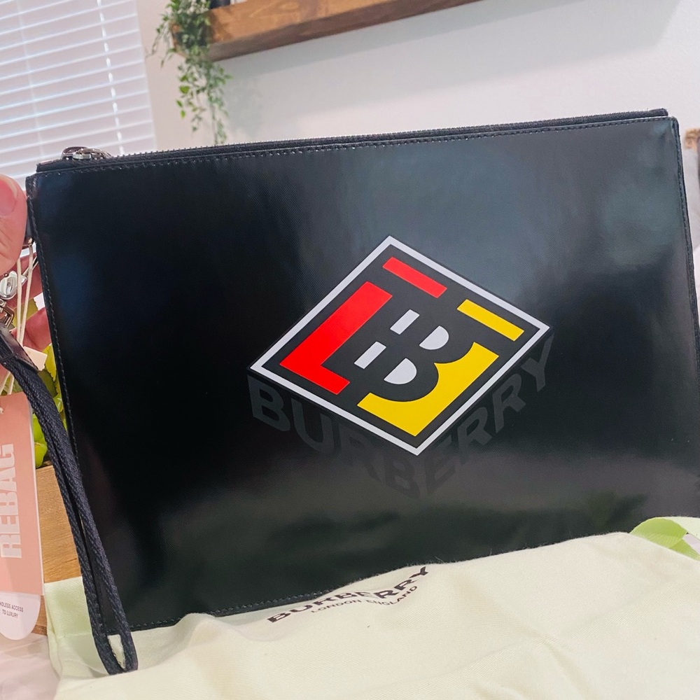 (UNISEX) Burberry clutch wristlet